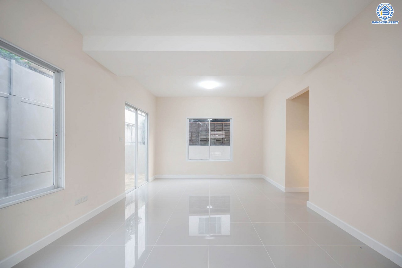 บ้านมือสองตกแต่งใหม่ สังคมคุณภาพแบรนด์ LH โครงการ อินนิซิโอ ปิ่นเกล้า-วงแหวน หลังมุม เนื้อที่ 52.5 ตร.ว. ฟังก์ชัน 3 ห้องนอน 2 ห้องน้ำ 2 ที่จอดรถ บนทำเลศักยภาพ เดินทางสะดวก เชื่อมต่อทั้งปิ่นเกล้า-ศาลายา ใกล้เซ็นทรัลเวสต์เกต รถไฟฟ้าสายสีม่วง "สถานีตลาดบางใหญ่" และทางด่วน "กาญจนาภิเษก"